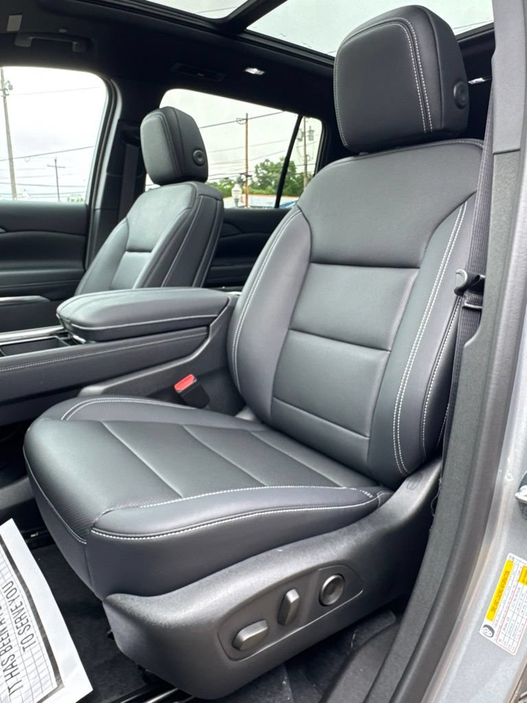 New 2026 Chevrolet Traverse LT w/ Sun and Wheel Package AWD/4WD image 24