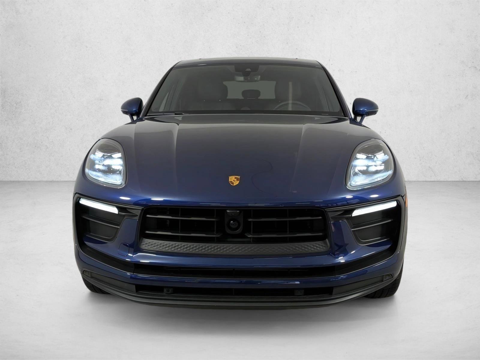 Certified 2025 Porsche Macan AWD/4WD image 6