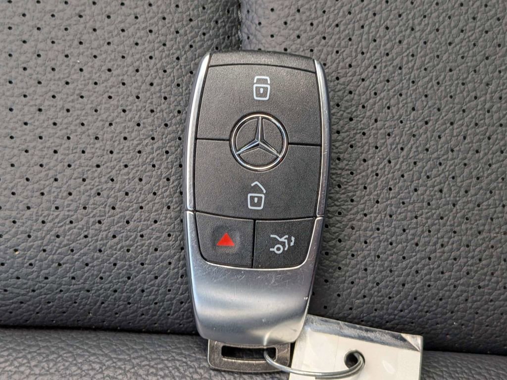 Used 2025 Mercedes-Benz GLE 350 4MATIC image 32