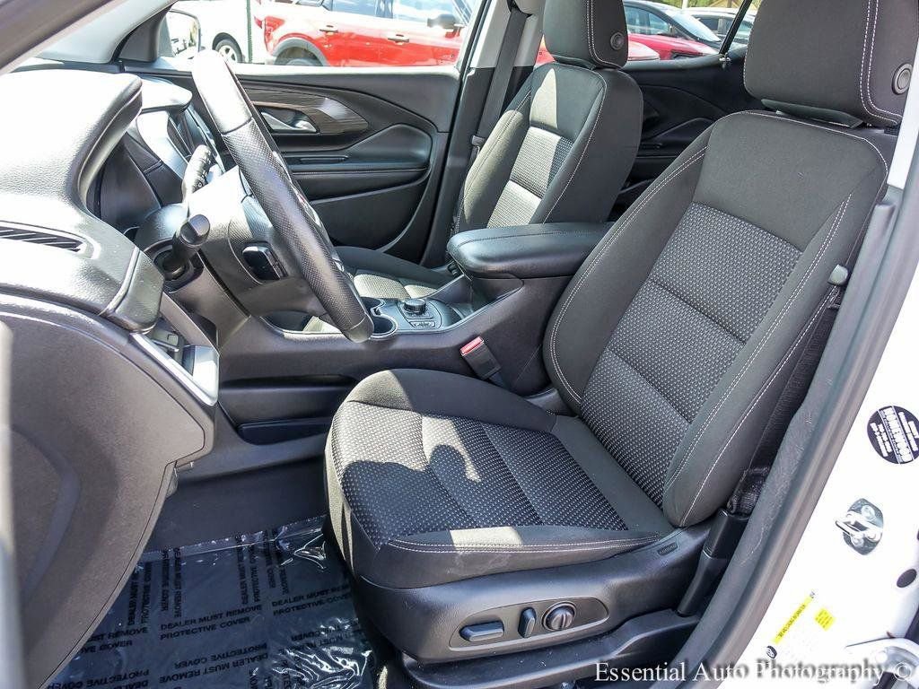 Used 2024 GMC Terrain SLE w/ Driver Convenience Package image 9