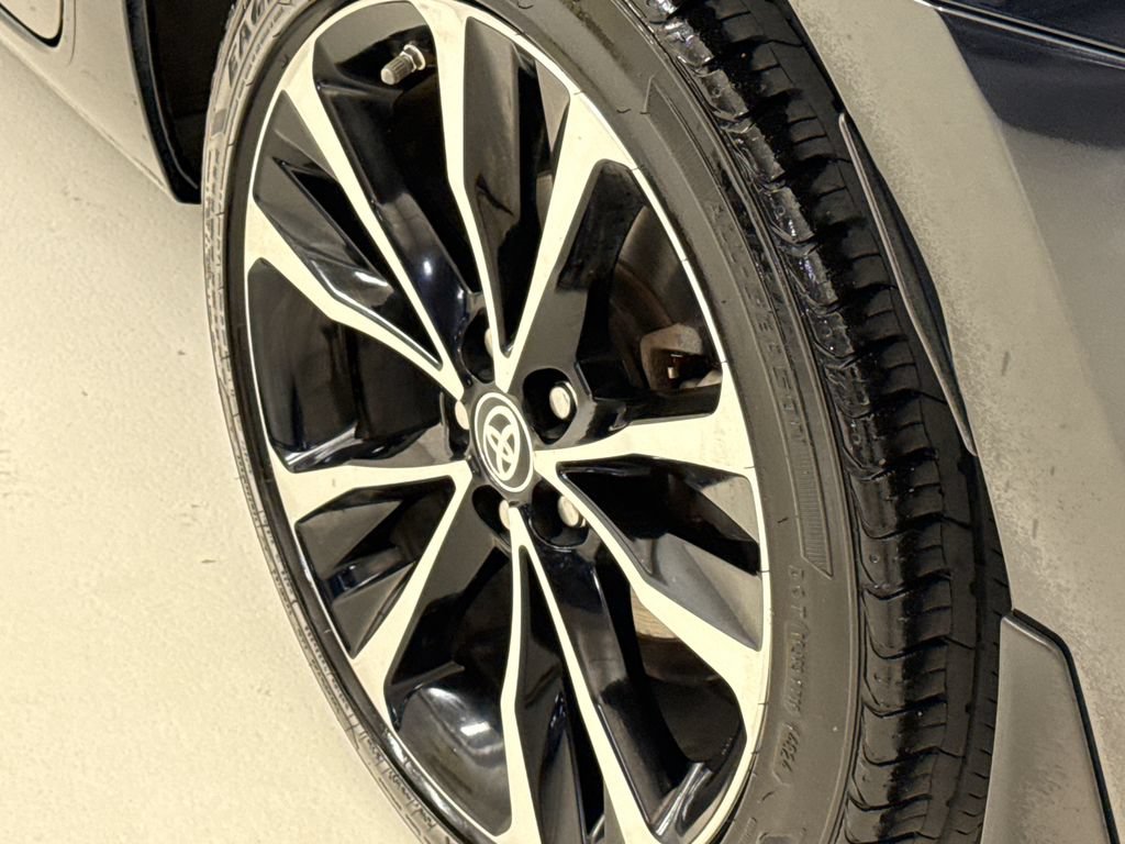 Used 2017 Toyota Corolla SE FWD image 11