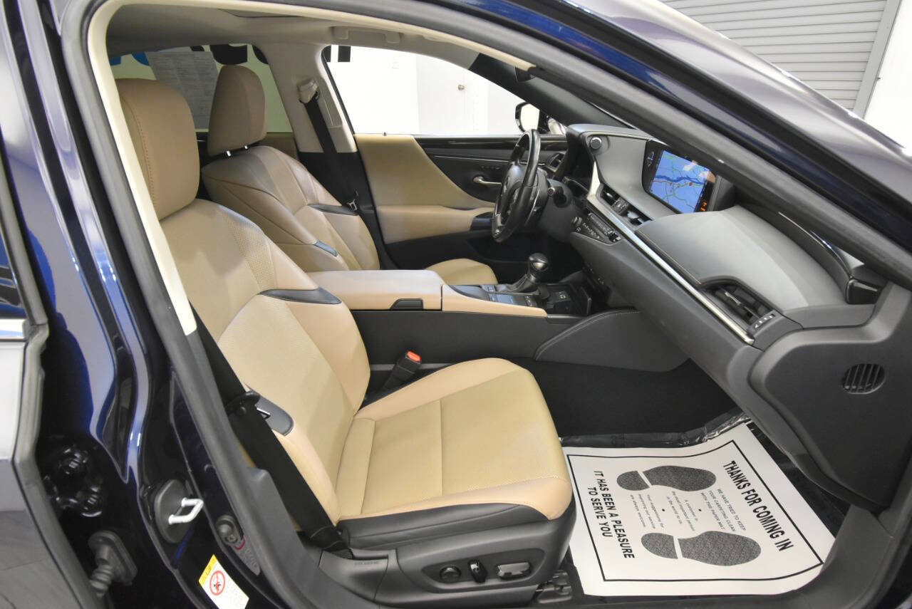 Used 2019 Lexus ES 300h w/ Premium Package image 20