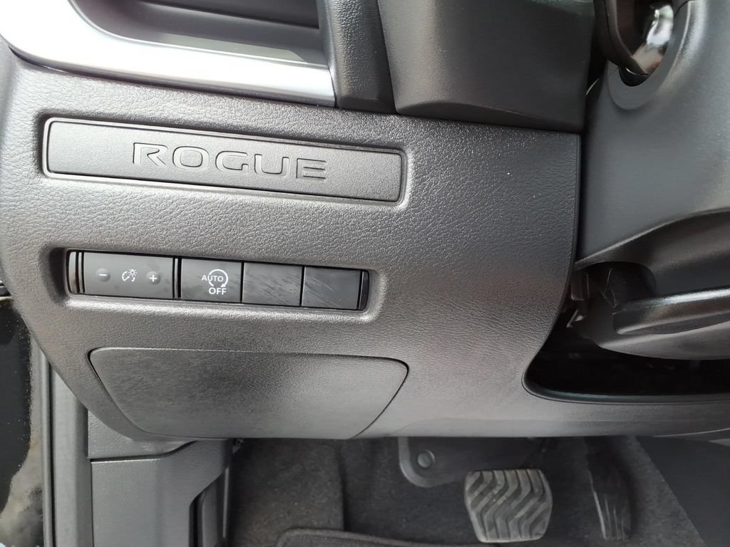 Used 2026 Nissan Rogue S FWD image 17