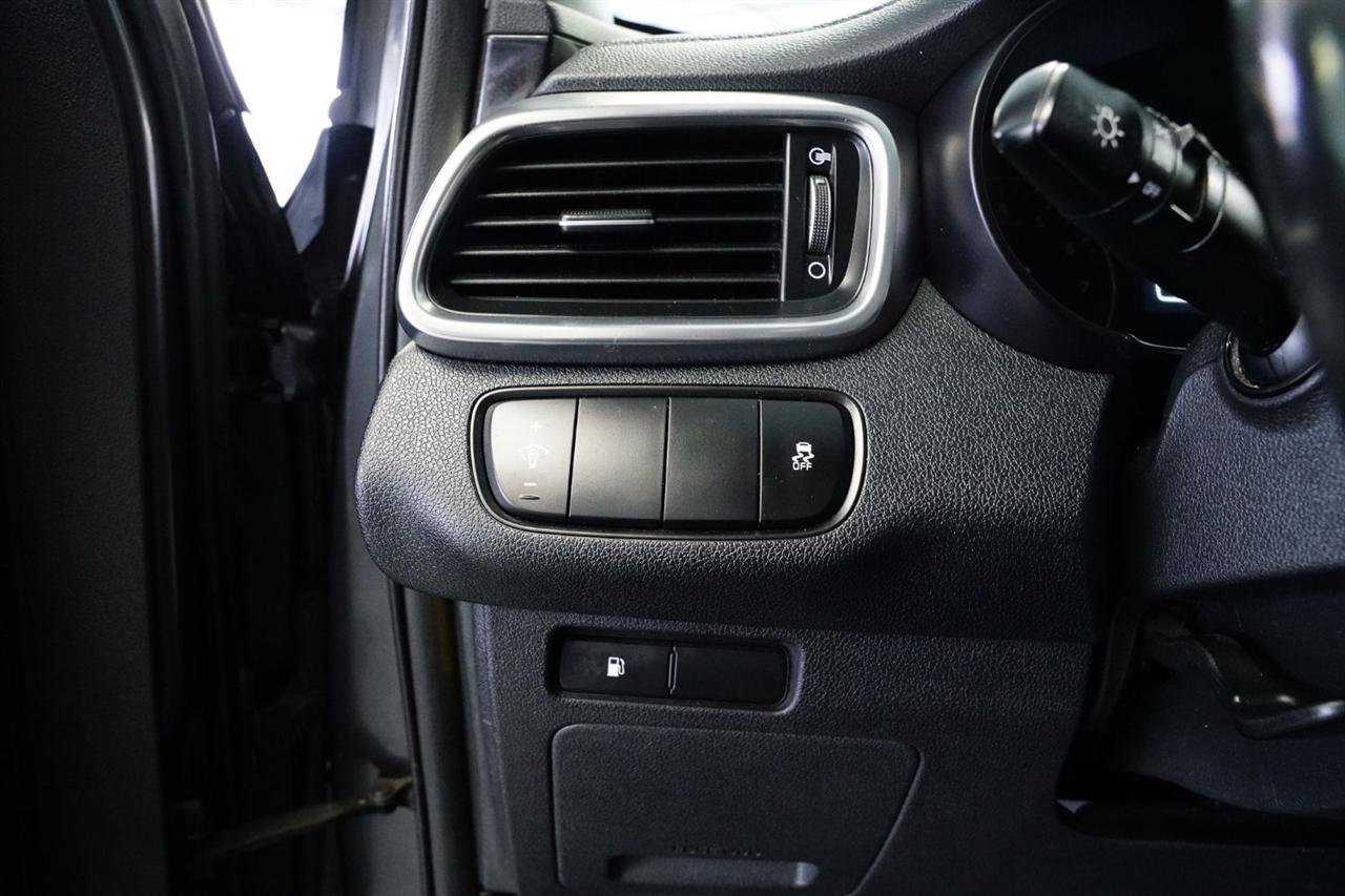 Used 2017 Kia Sorento EX image 18