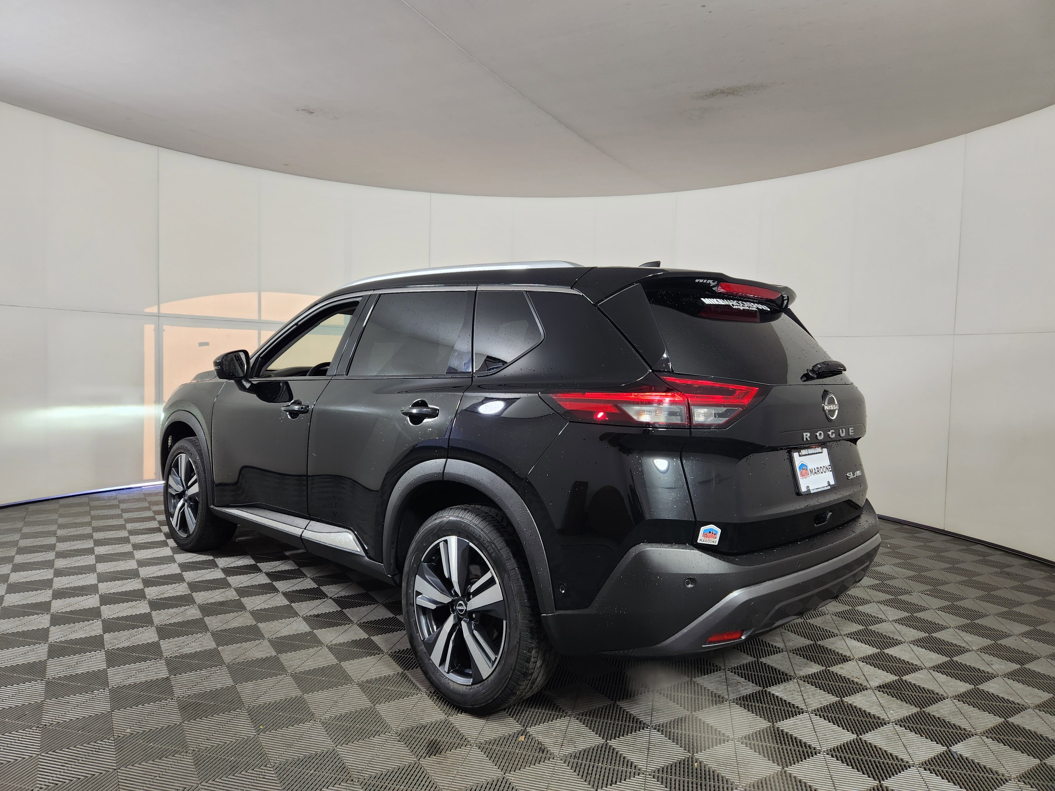 Used 2023 Nissan Rogue SL w/ SL Premium Package image 5