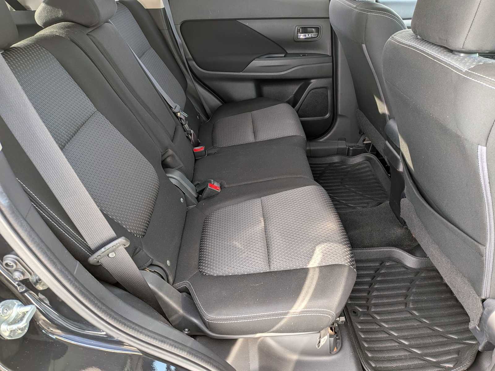 Used 2017 Mitsubishi Outlander ES image 18