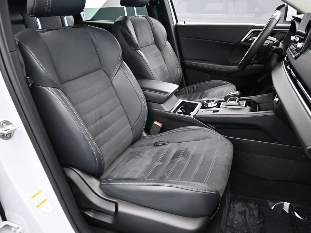 Used 2023 Mitsubishi Outlander SE image 51