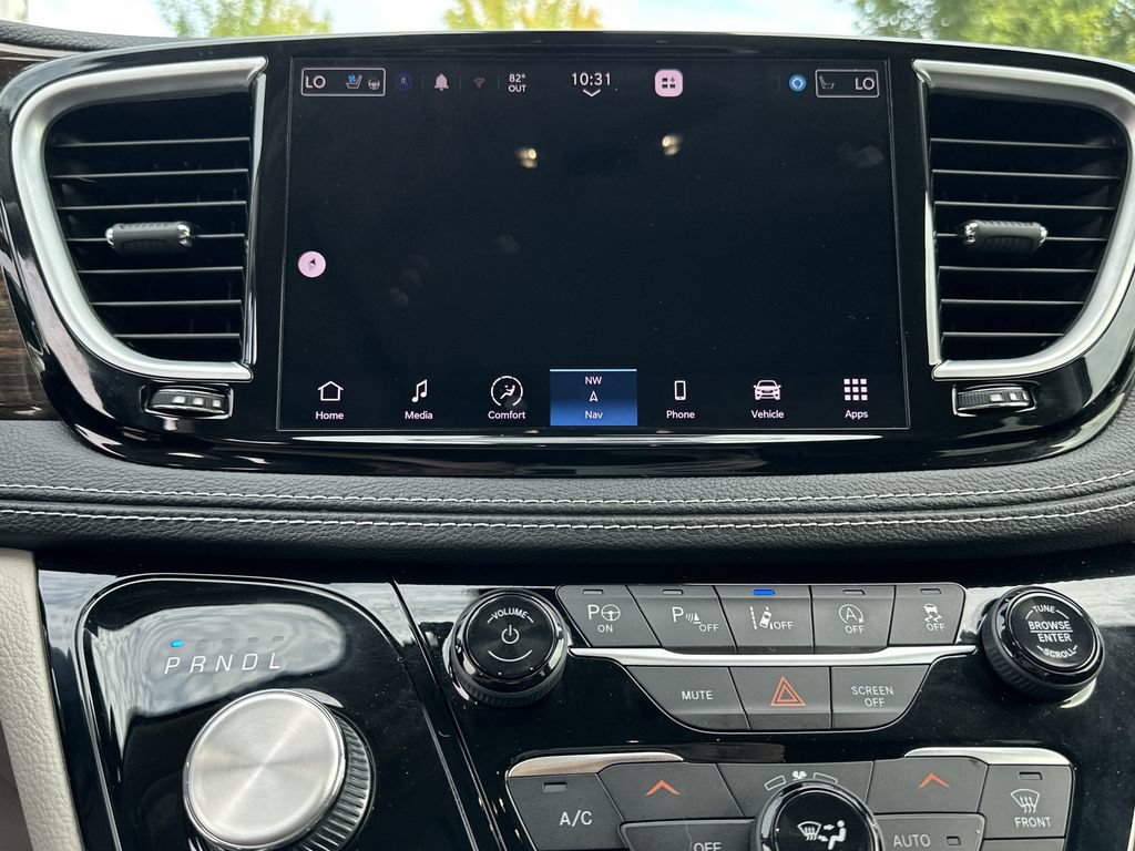 Certified 2021 Chrysler Pacifica Limited w/ Uconnect Theater Family Group AWD/4WD image 11