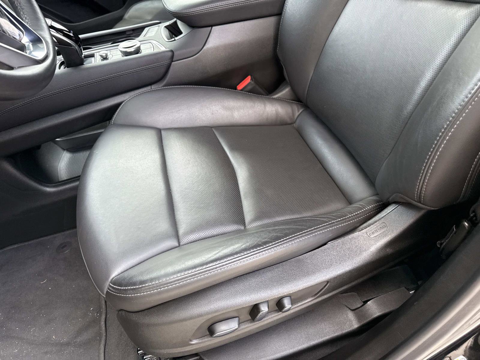 Used 2025 Cadillac XT6 Premium Luxury image 22