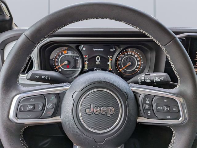 Used 2025 Jeep Wrangler Unlimited Sahara AWD/4WD image 32