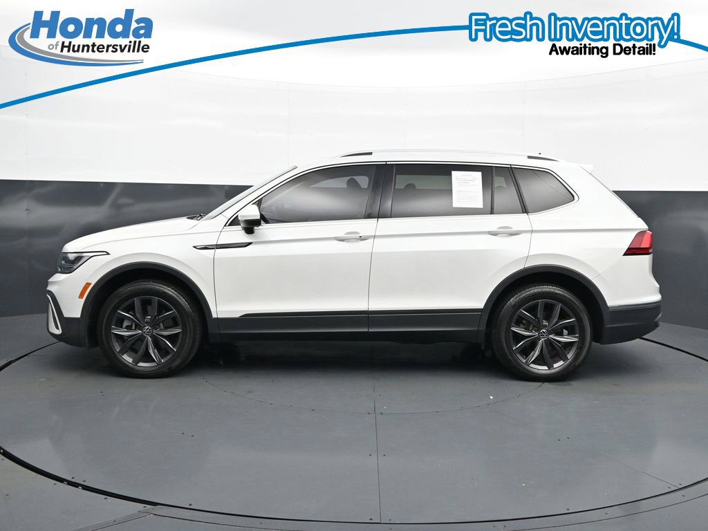 Used 2023 Volkswagen Tiguan SE w/ Panoramic Sunroof Package FWD image 6