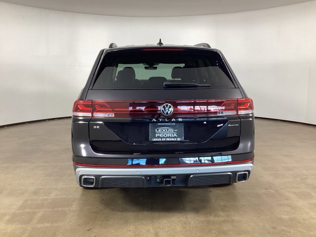 Used 2025 Volkswagen Atlas Peak Edition SE AWD/4WD image 6