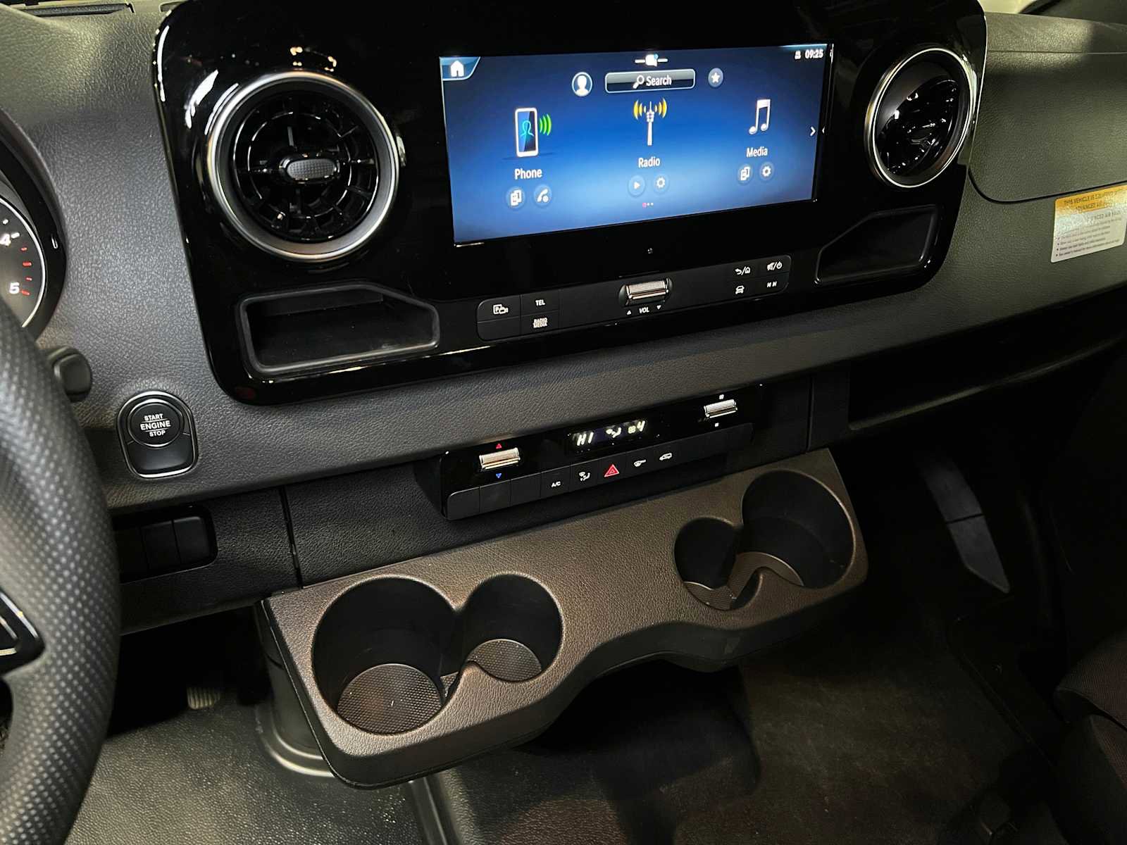 Used 2025 Mercedes-Benz Sprinter 2500 image 30