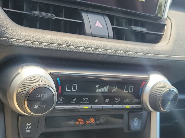Used 2025 Toyota RAV4 XLE FWD image 26