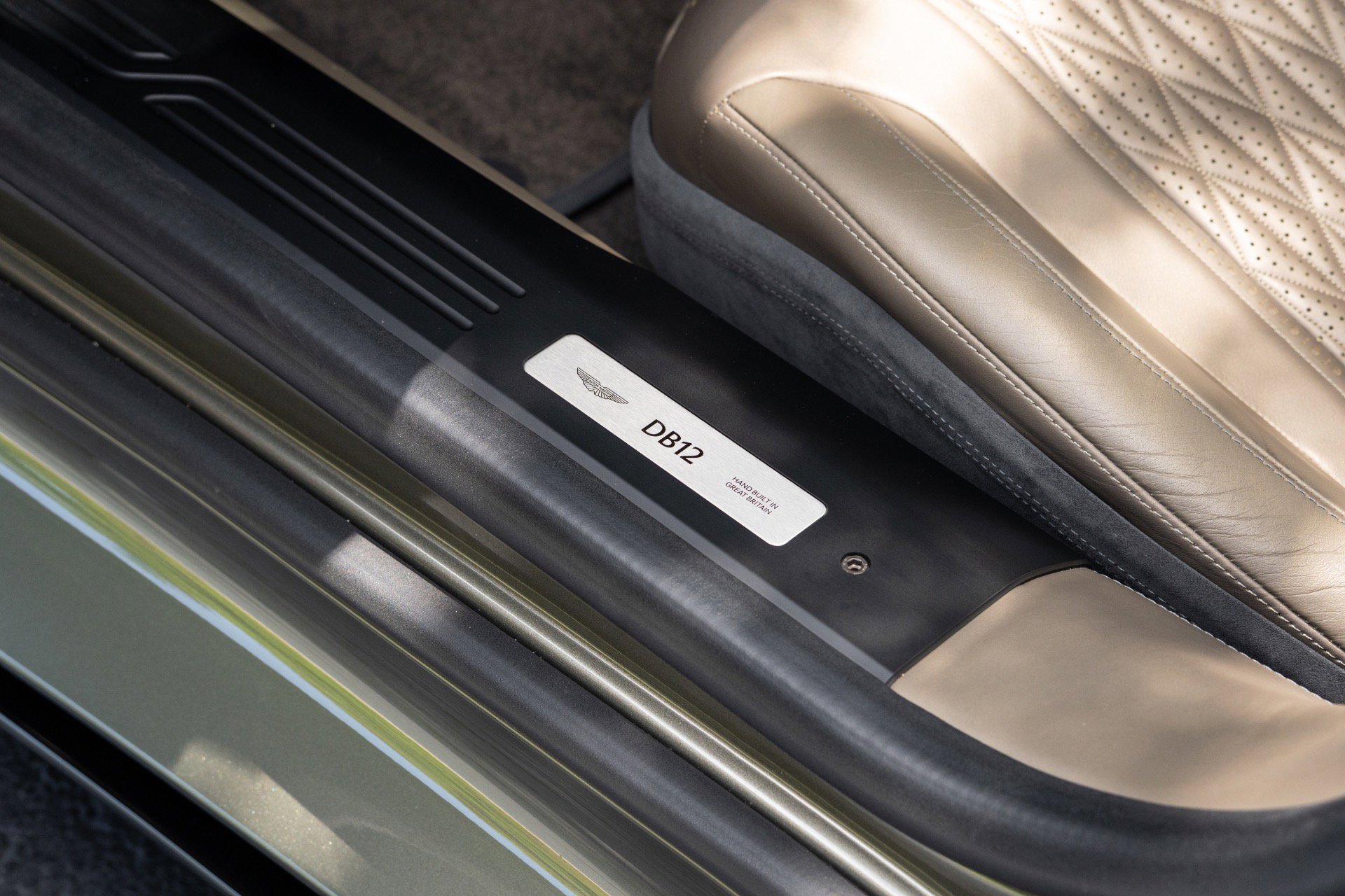Used 2024 Aston Martin DB12 Convertible RWD image 37