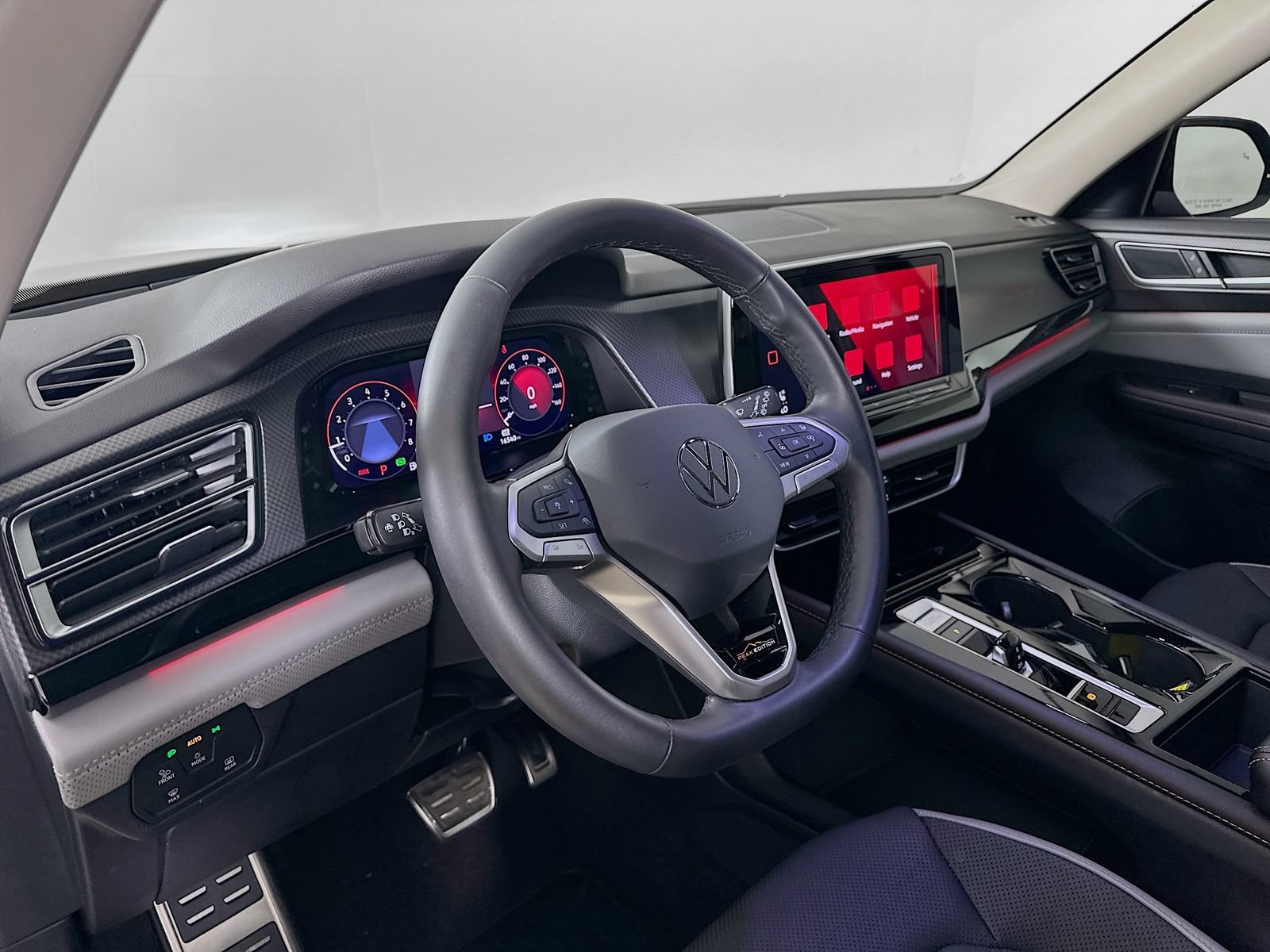 Certified 2024 Volkswagen Atlas Peak Edition SEL AWD/4WD image 32