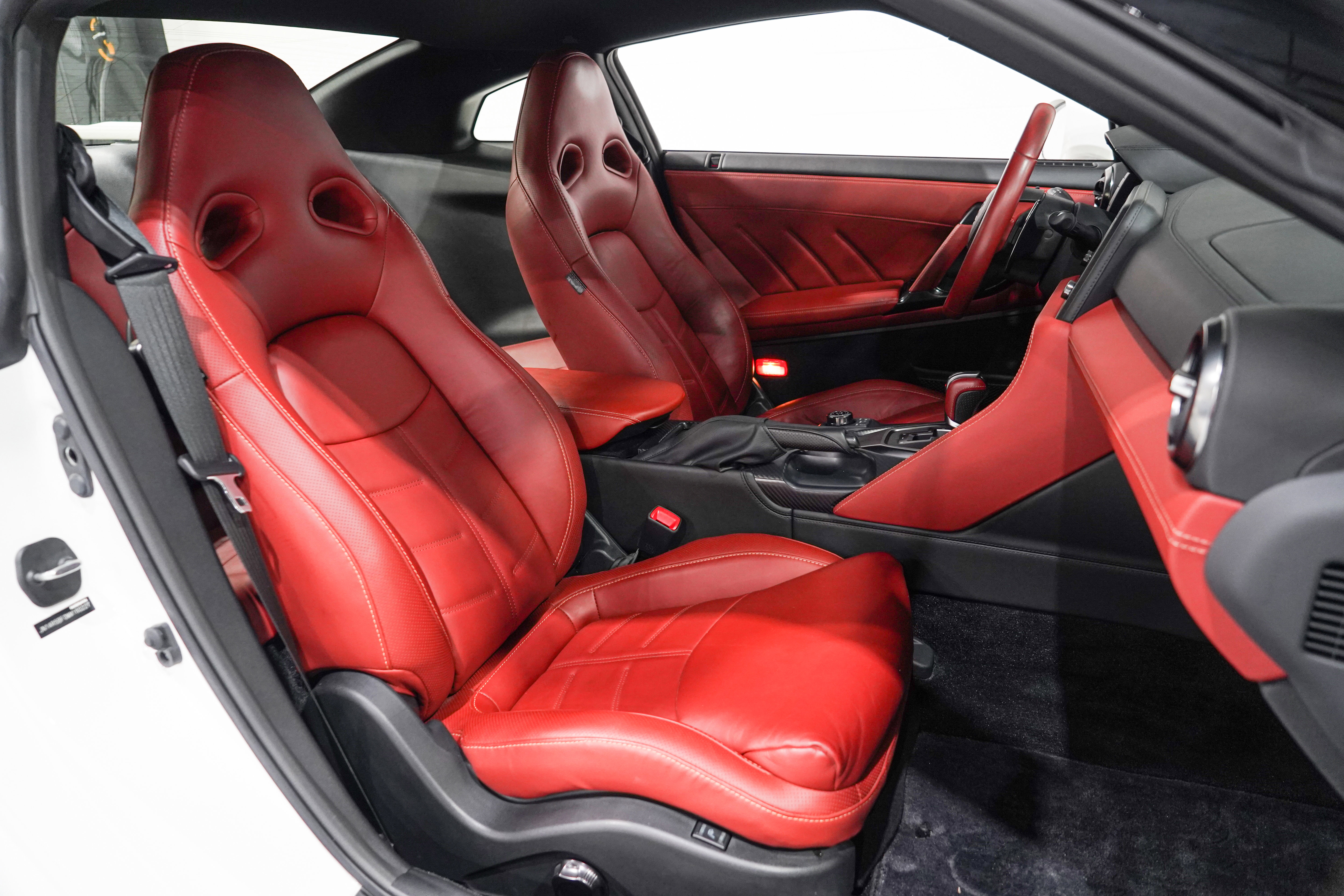 Used 2021 Nissan GT-R Premium AWD/4WD image 15