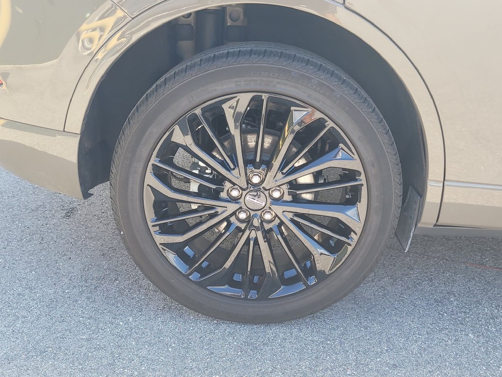 Certified 2025 Lincoln Corsair AWD w/ Equipment Group 101A image 5