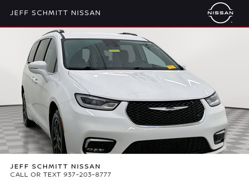 Used 2022 Chrysler Pacifica Touring-L image 1