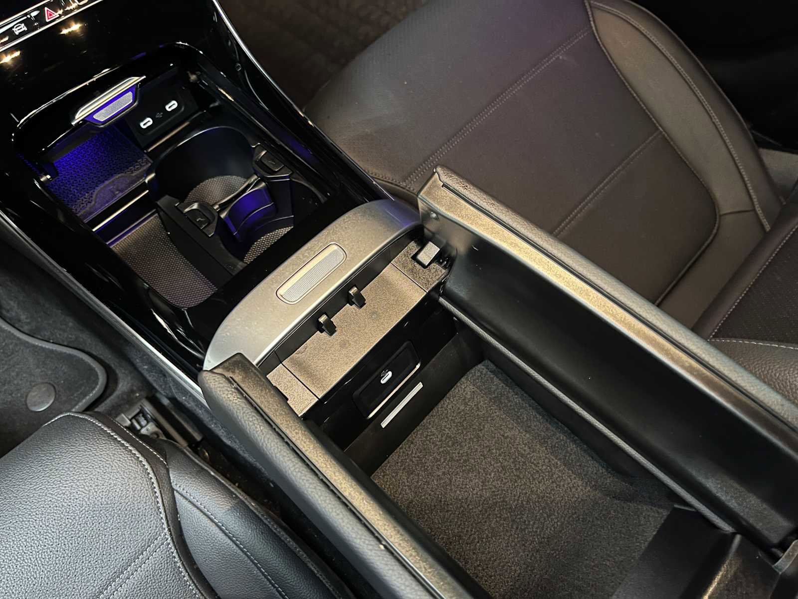 Used 2025 Mercedes-Benz C 300 4MATIC Sedan image 35