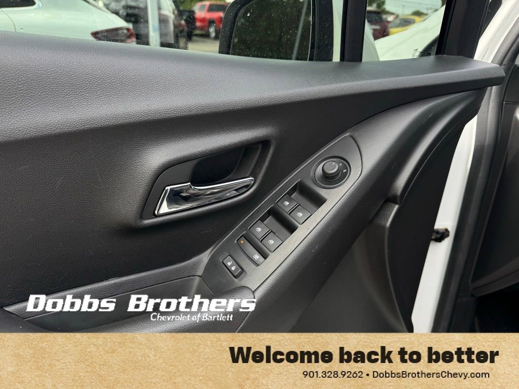 Used 2018 Chevrolet Trax LS AWD/4WD image 14