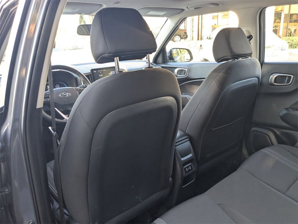 Used 2025 Hyundai Venue SEL image 23