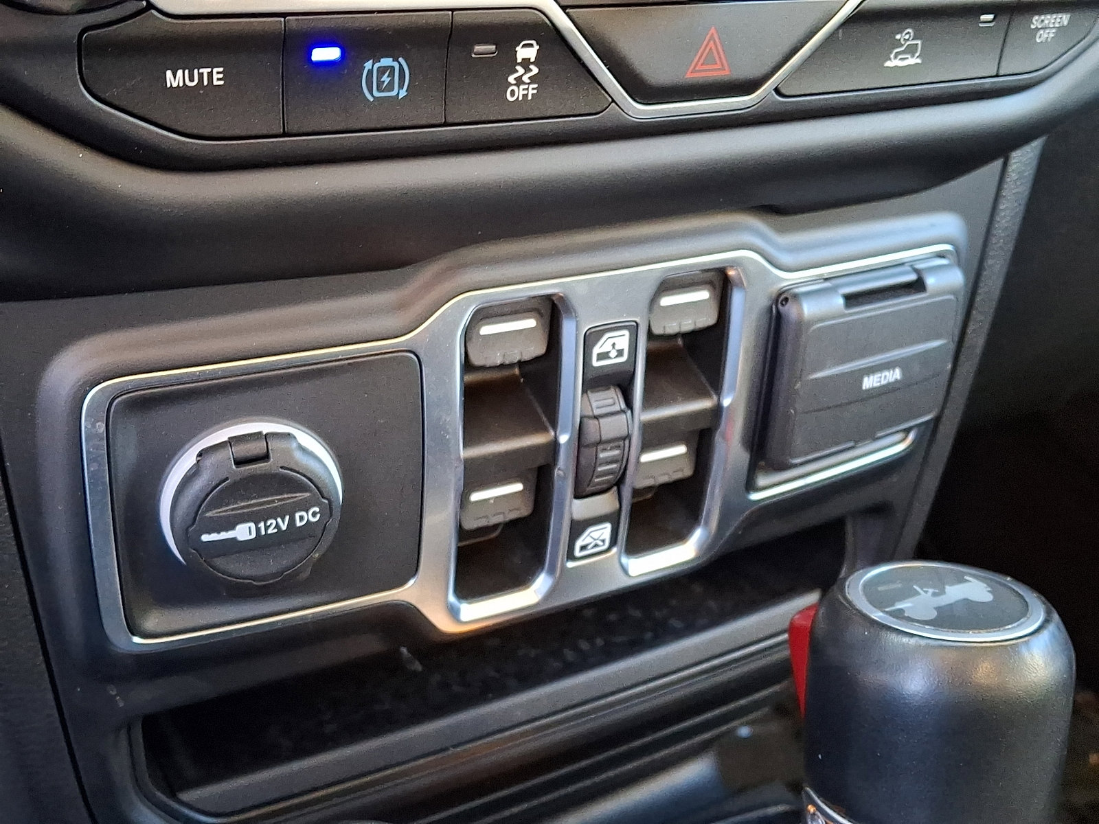 Used 2022 Jeep Wrangler Unlimited Sahara w/ Cold Weather Group image 19