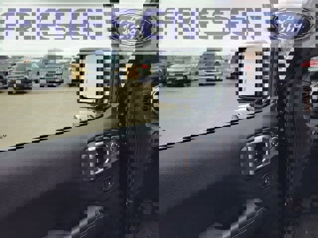 Used 2020 Jeep Wrangler Unlimited Sahara image 10