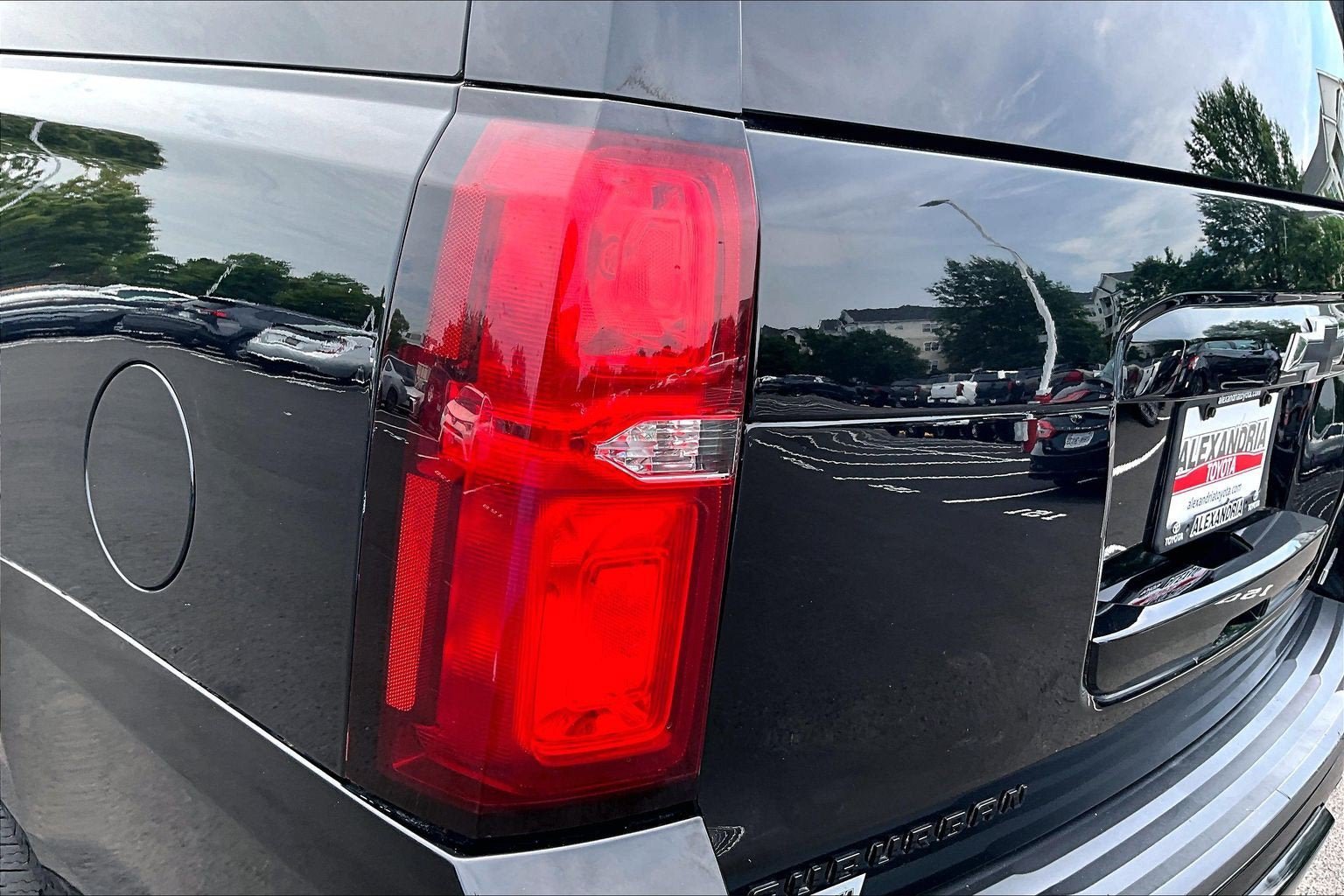Used 2018 Chevrolet Suburban Premier AWD/4WD image 29