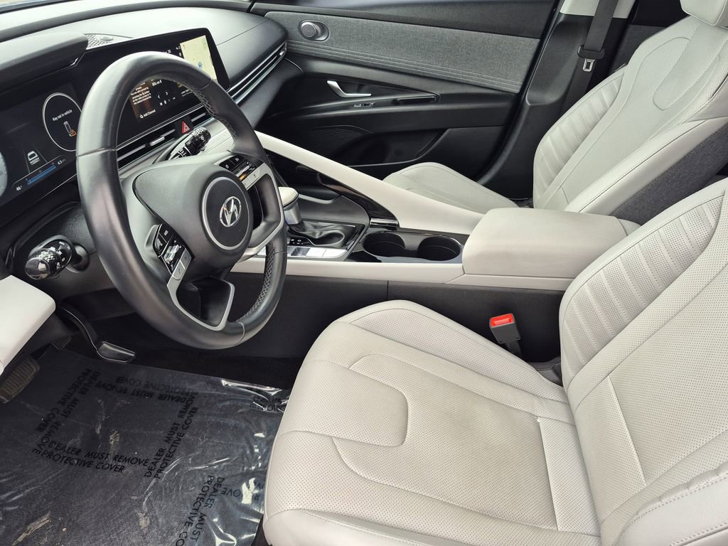 Used 2023 Hyundai Elantra Limited w/ Preferred Accessory Package FWD image 11