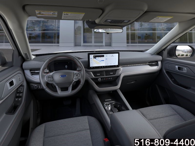 Used 2025 Ford Explorer Active AWD/4WD image 10