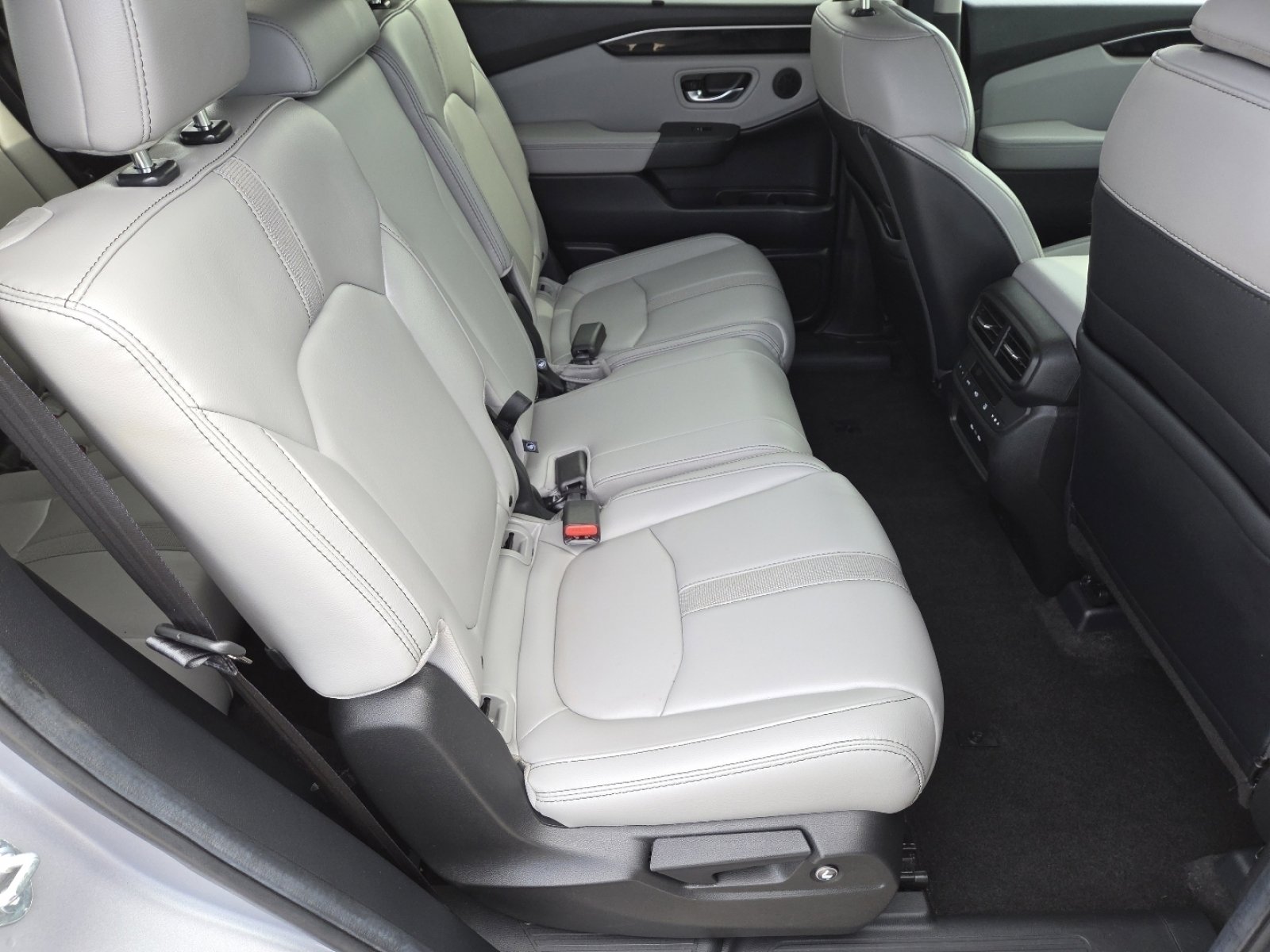 Used 2025 Honda Pilot EX-L image 22