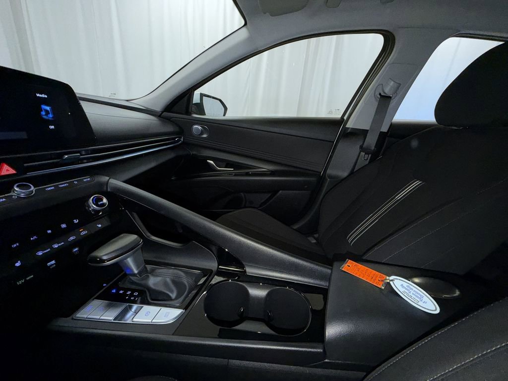 Used 2024 Hyundai Elantra SEL w/ Convenience Package image 7
