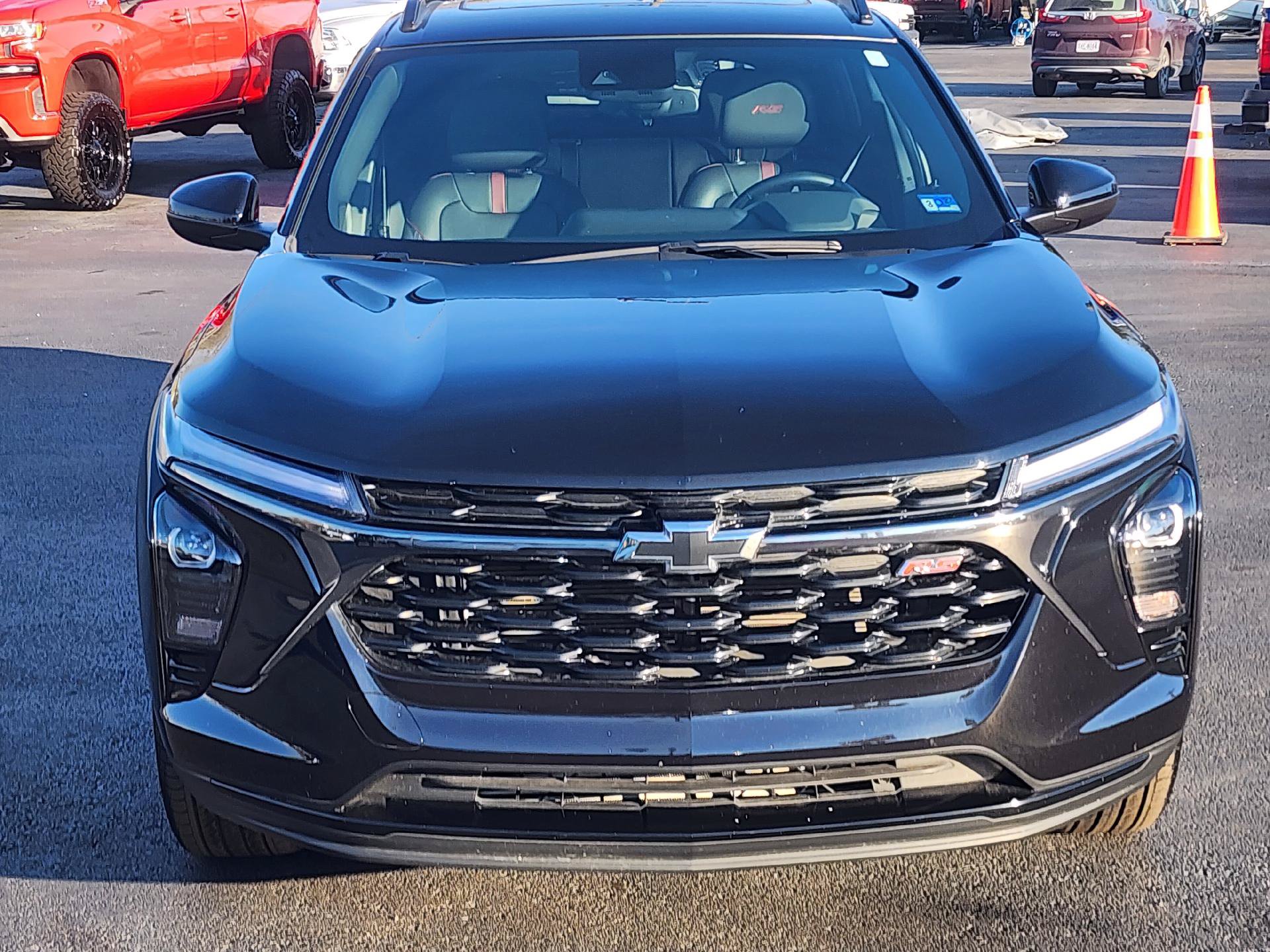 Used 2025 Chevrolet Trax RS w/ Sunroof Package FWD image 5