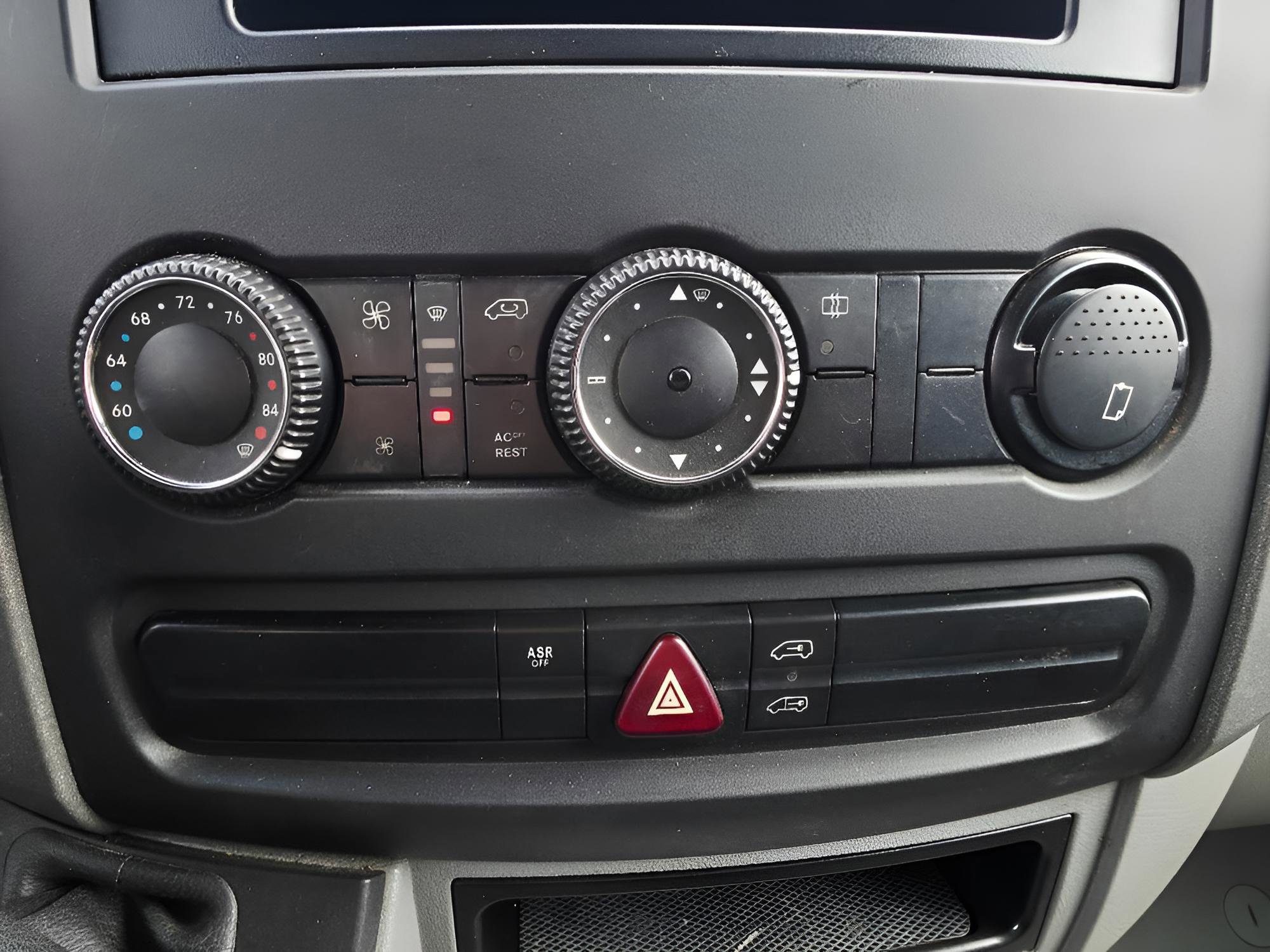 Used 2008 Freightliner Sprinter 3500 image 23