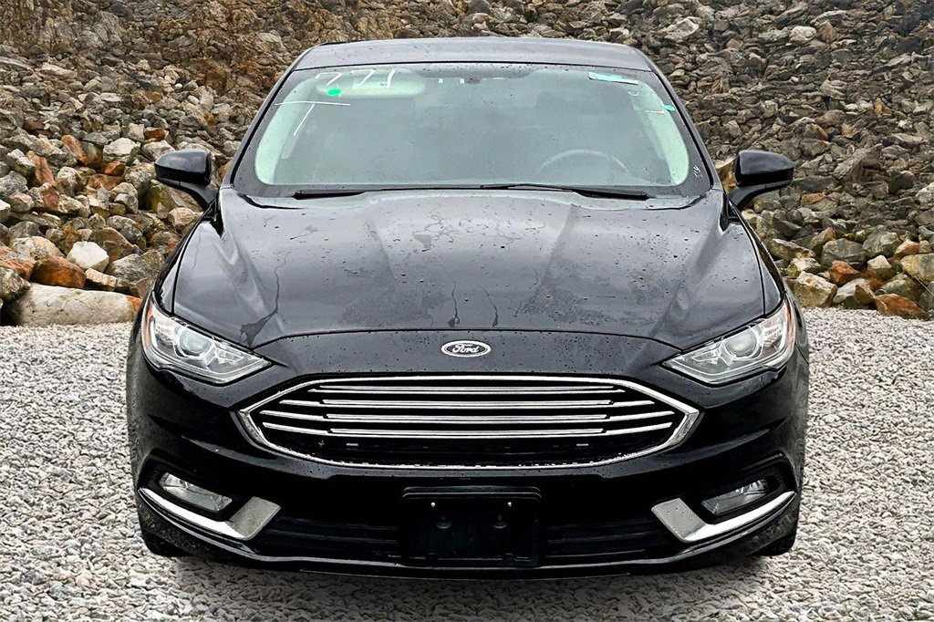Used 2018 Ford Fusion SE w/ Equipment Group 201A image 3