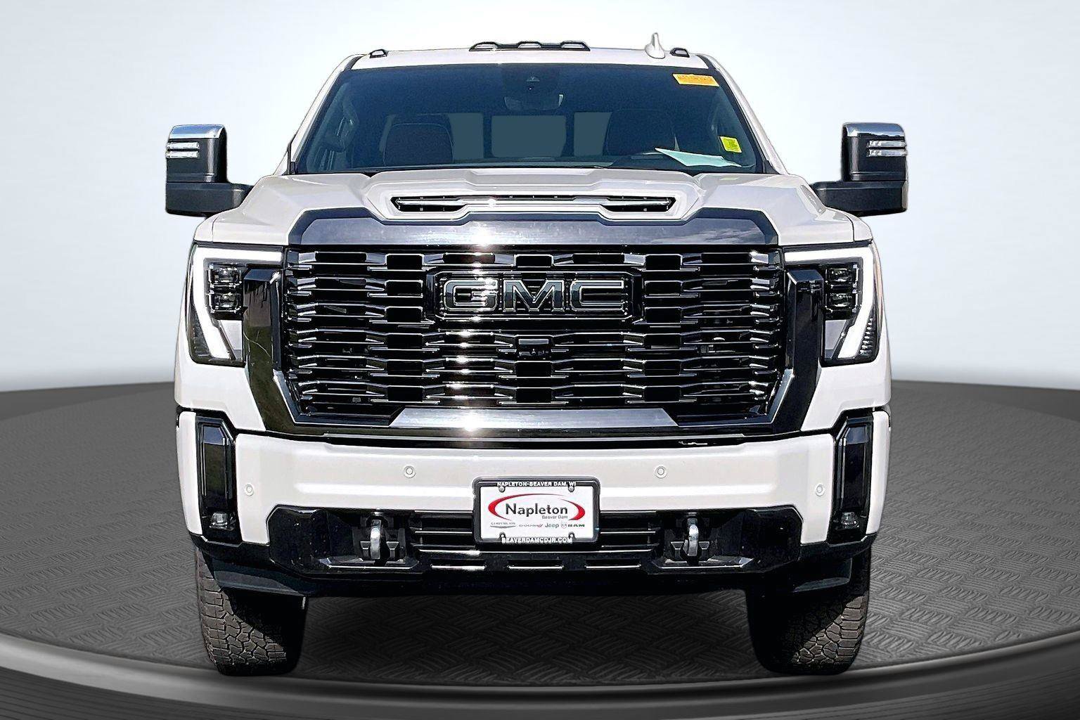 Used 2024 GMC Sierra 2500 Denali Ultimate AWD/4WD image 3