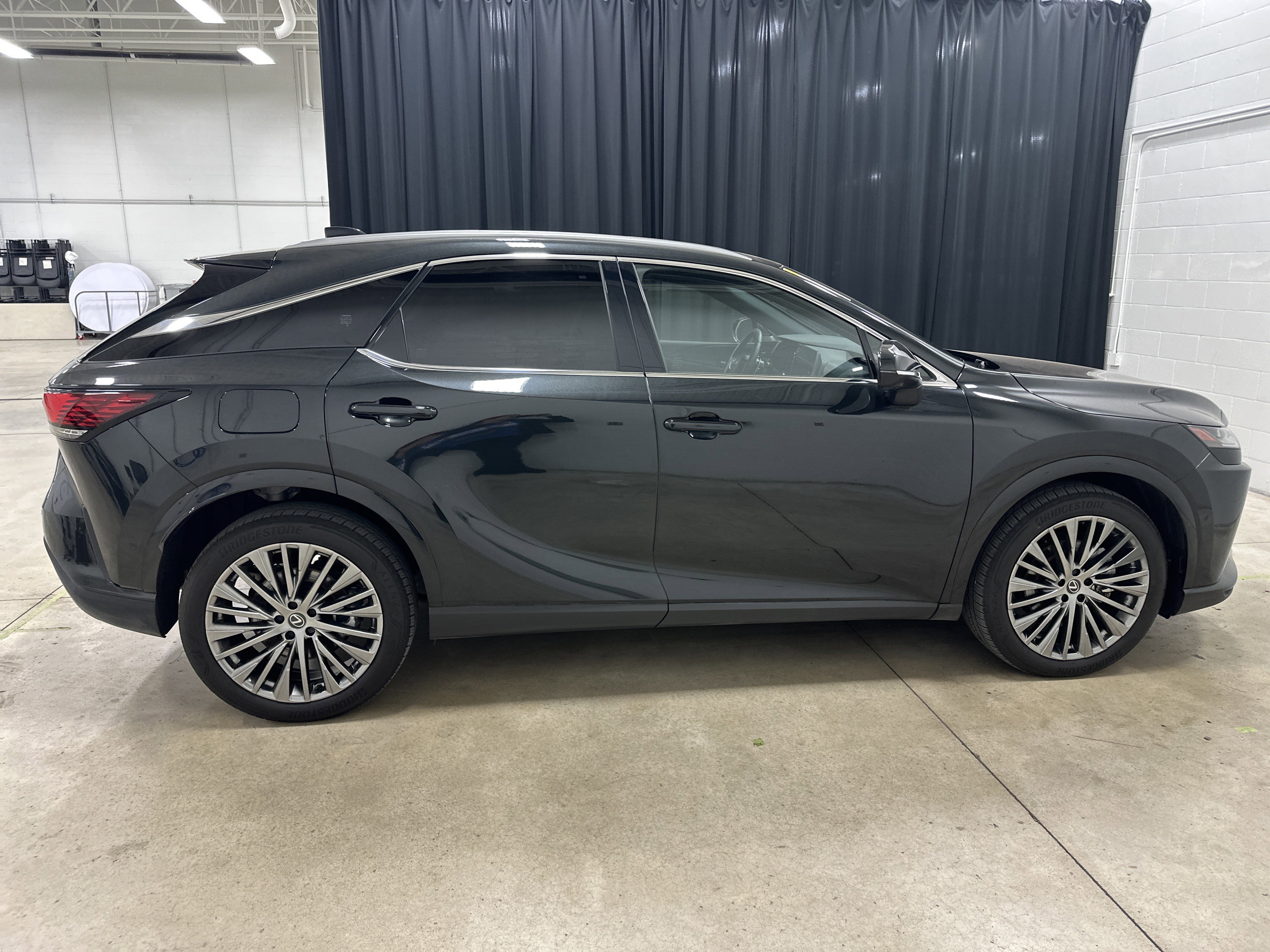 Certified 2025 Lexus RX 450h 450h+ Luxury w/ Convenience Package image 36