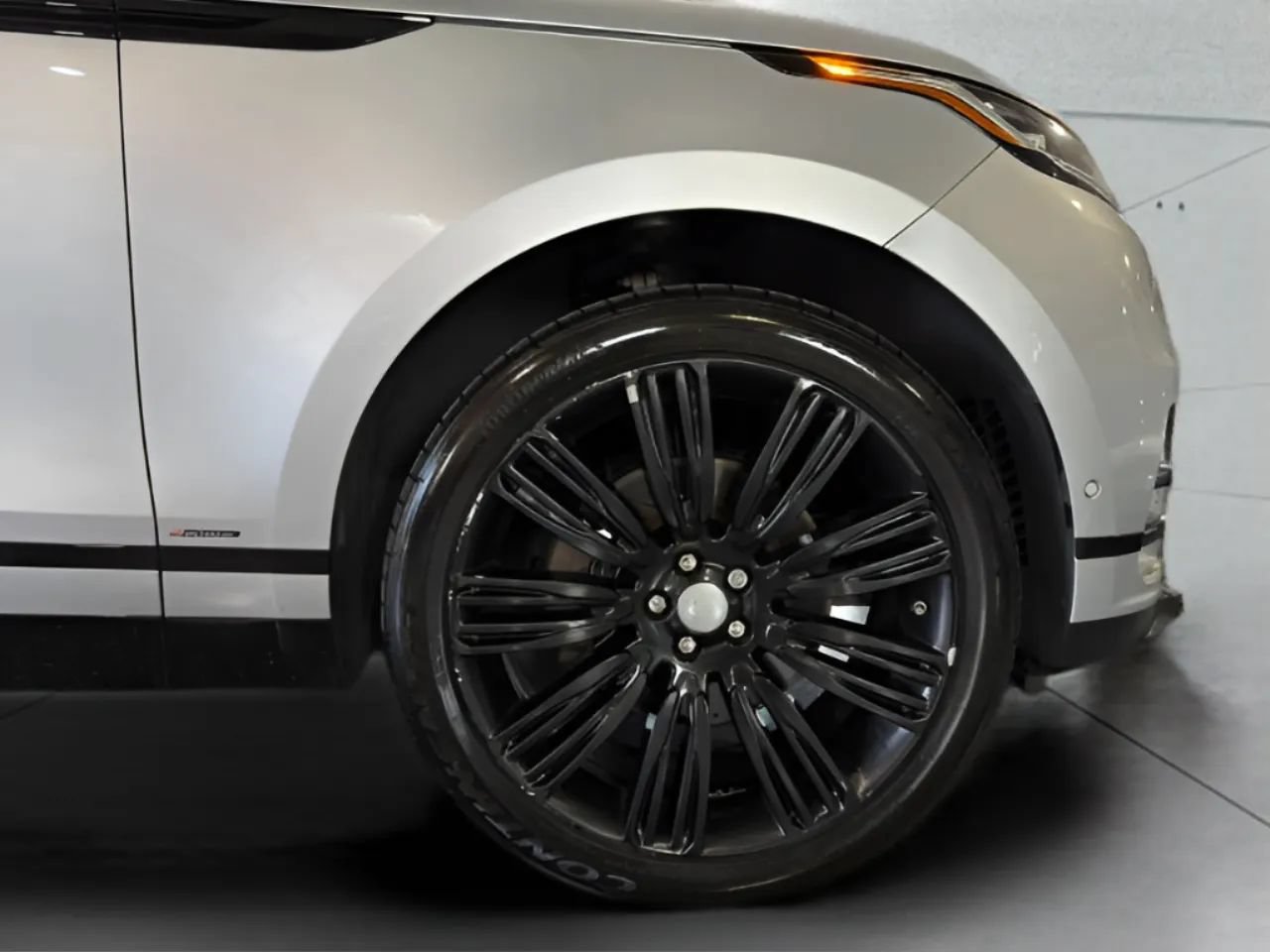 Used 2019 Land Rover Range Rover Velar R-Dynamic HSE AWD/4WD image 31