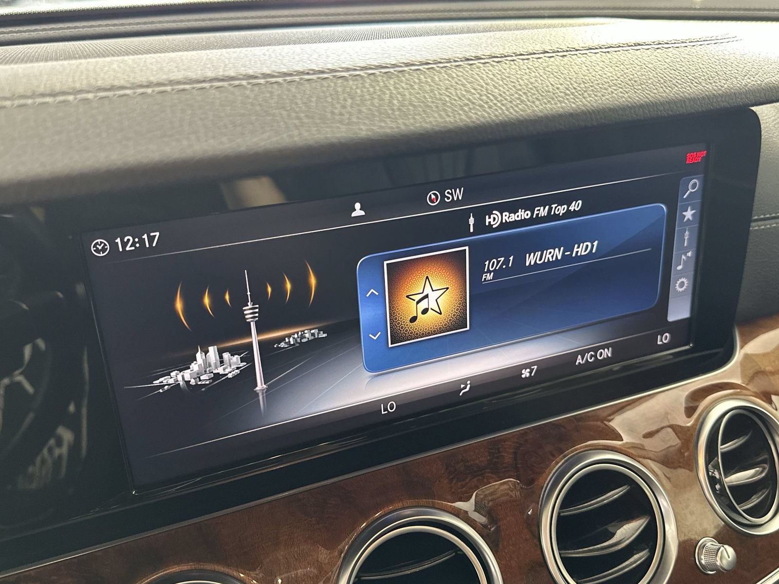 Used 2018 Mercedes-Benz E 300 4MATIC w/ Premium 2 Package (Q02) image 16