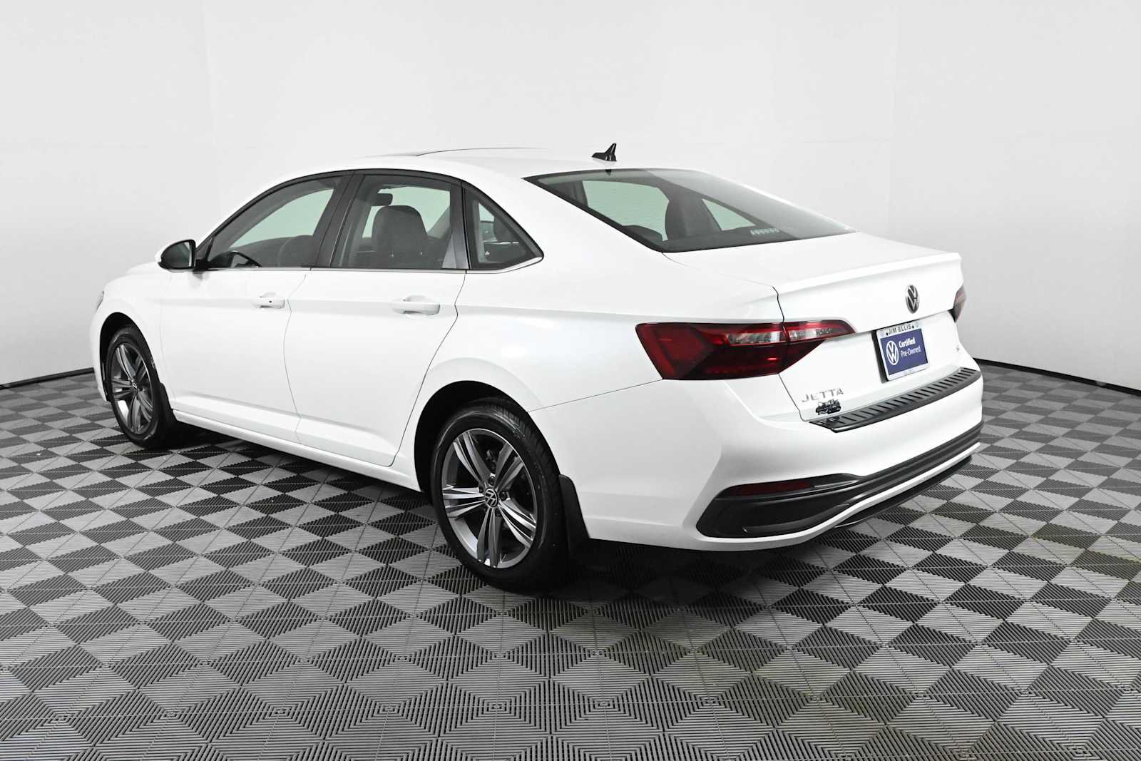 Certified 2023 Volkswagen Jetta SE w/ Panoramic Sunroof Package FWD image 6