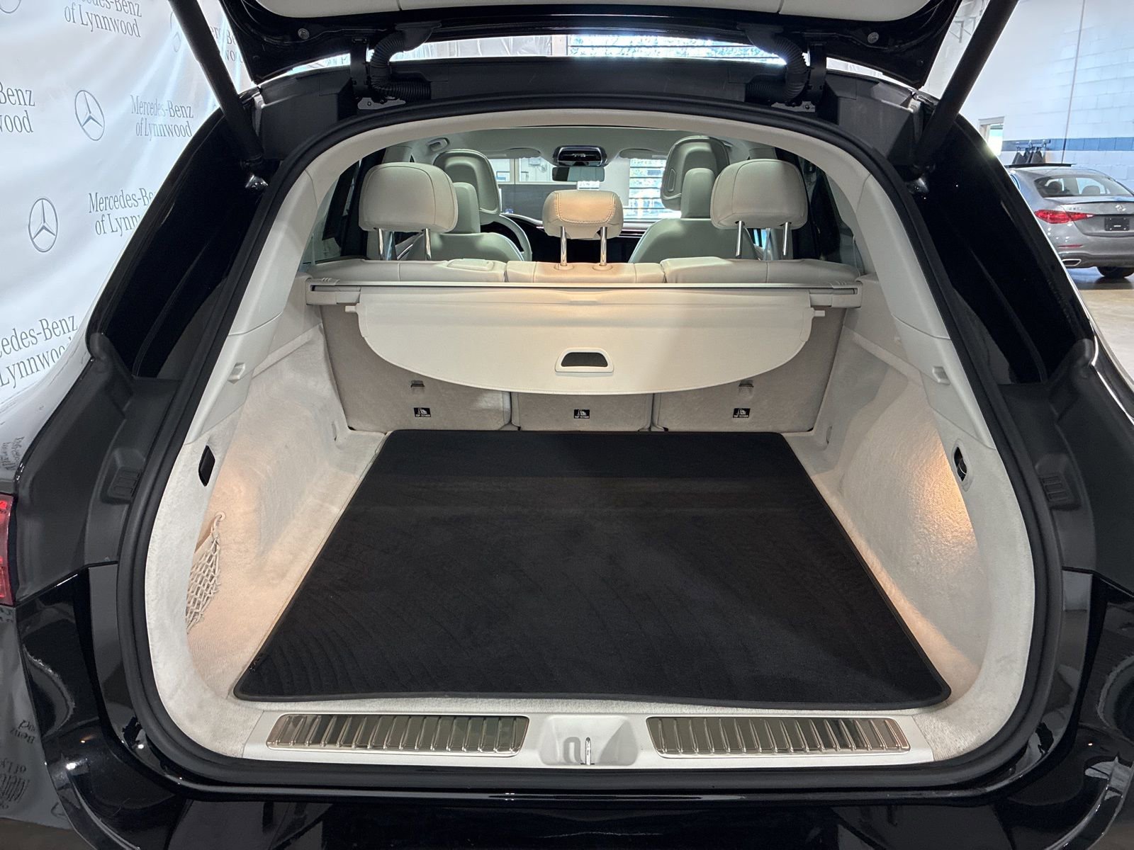 Used 2023 Mercedes-Benz EQS 580 4MATIC SUV image 7