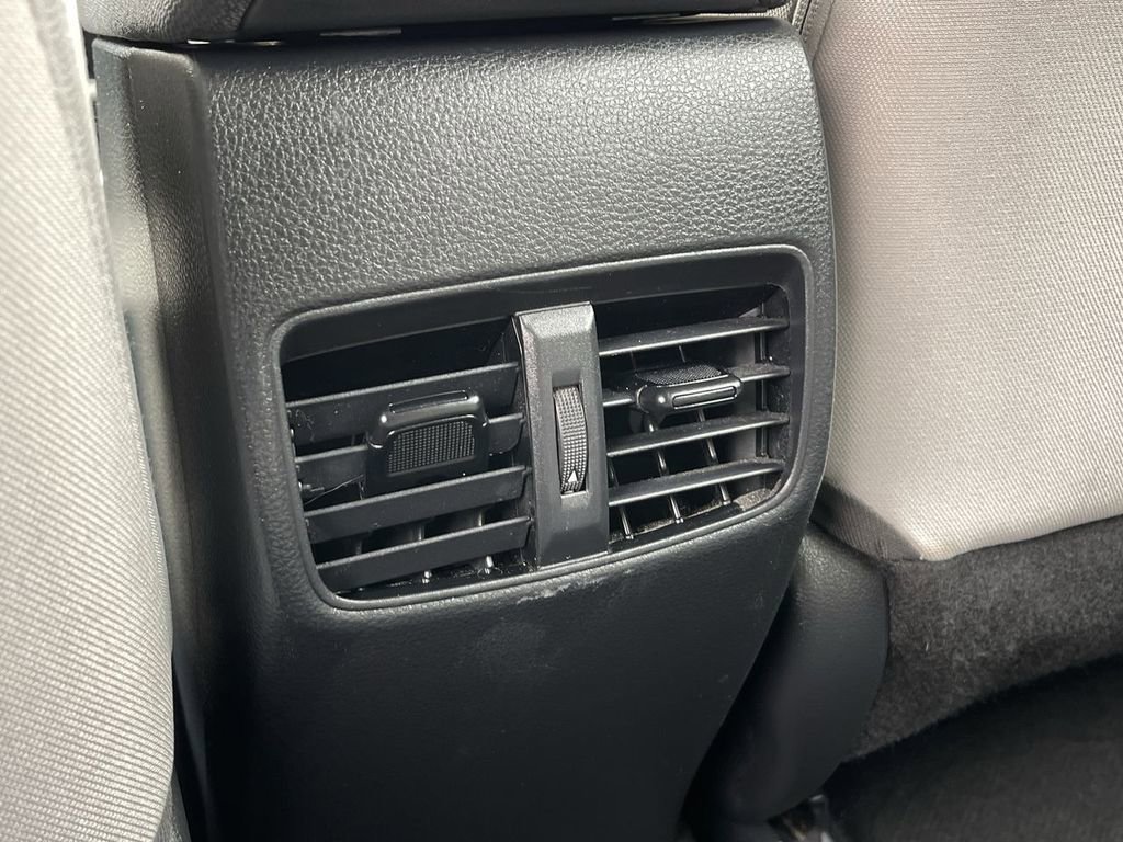 Used 2024 Toyota Corolla Cross L image 23