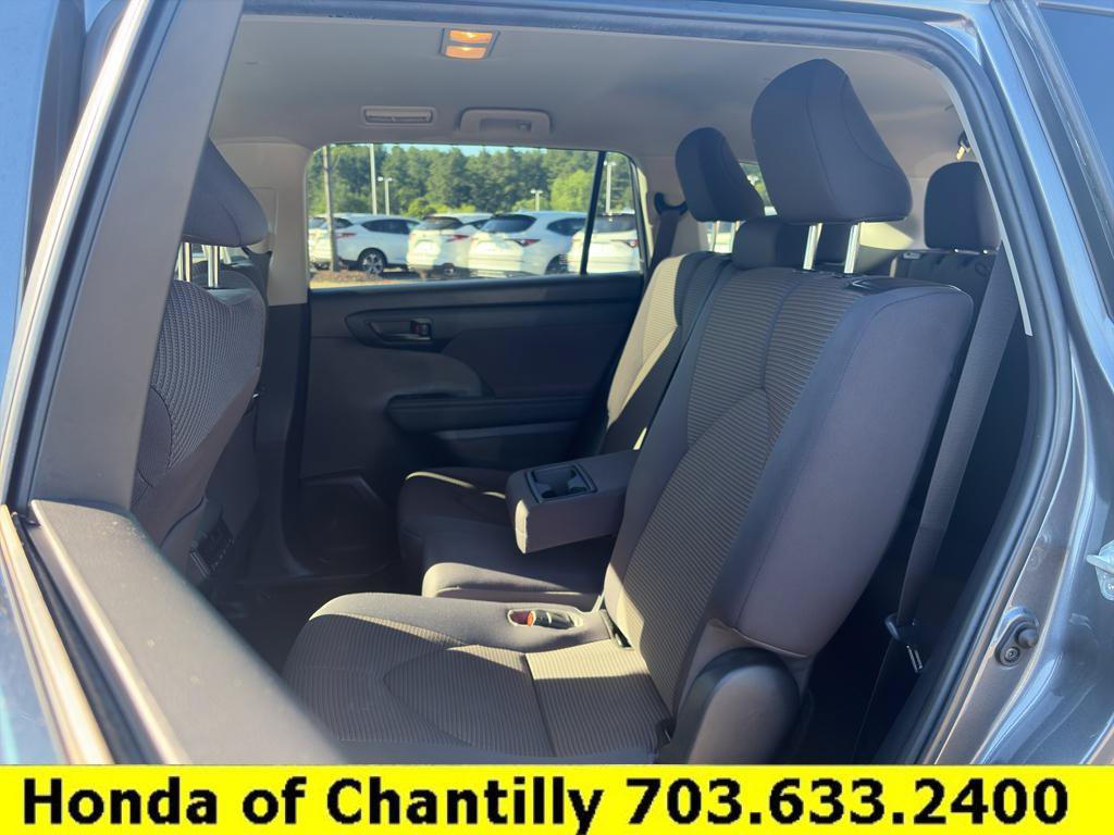 Used 2023 Toyota Highlander LE AWD/4WD image 22