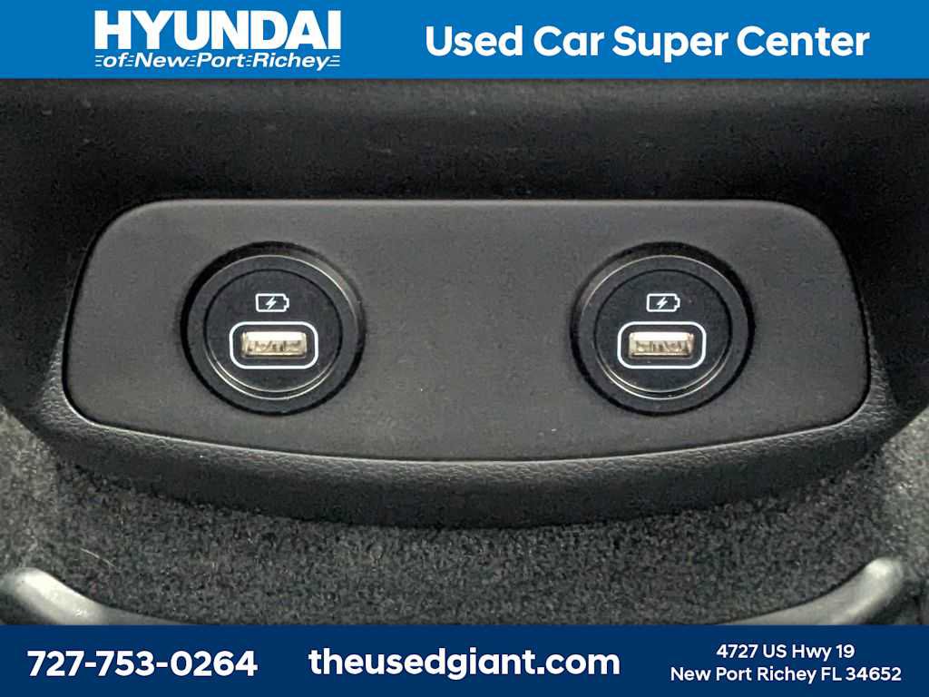 Used 2023 Hyundai Santa Fe SEL FWD image 17