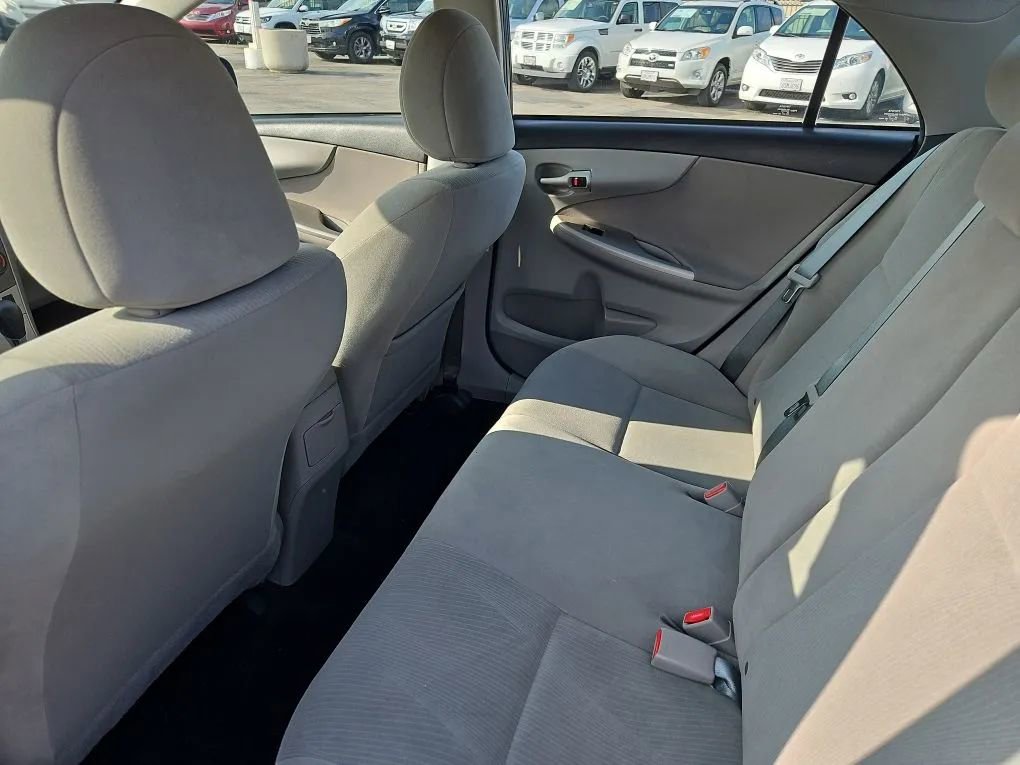 Used 2013 Toyota Corolla LE FWD image 17