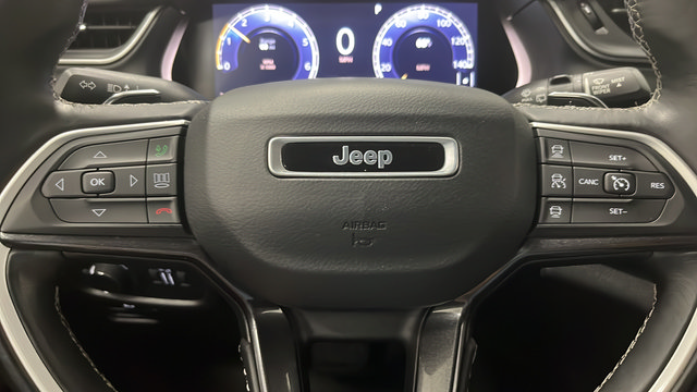 Used 2021 Jeep Grand Cherokee L Laredo w/ Luxury Tech Group I AWD/4WD image 15