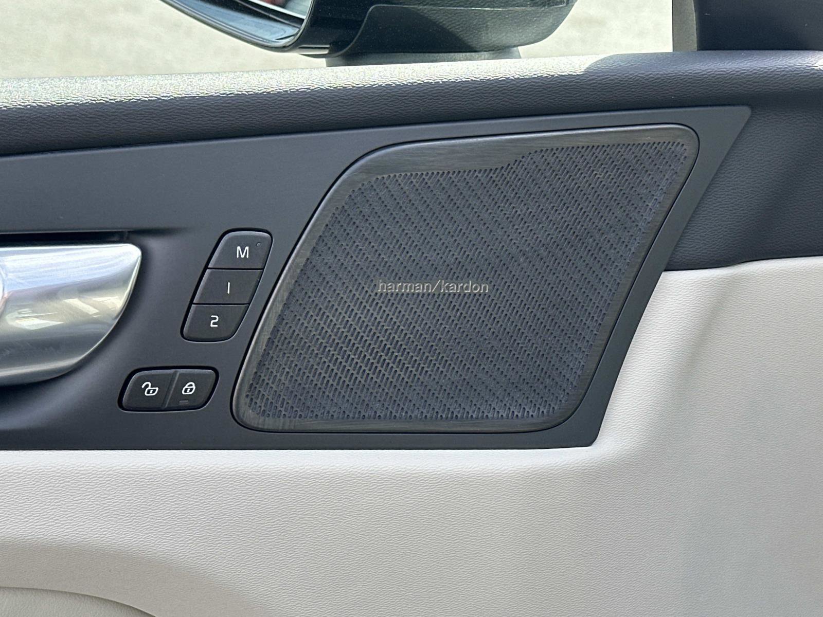 Certified 2026 Volvo XC60 B5 Ultra w/ Protection Package Premier image 16