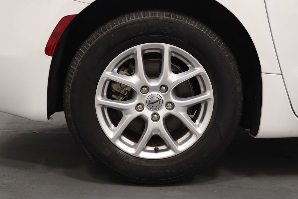 Certified 2023 Chrysler Voyager LX FWD image 28