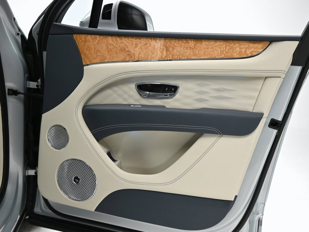 Certified 2025 Bentley Bentayga Extended Wheelbase image 21